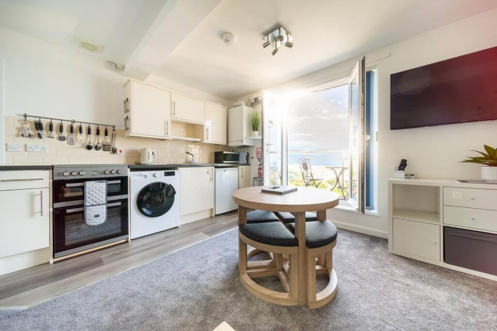 Newquay Sunset & Sea View In Town Centre Apartment *